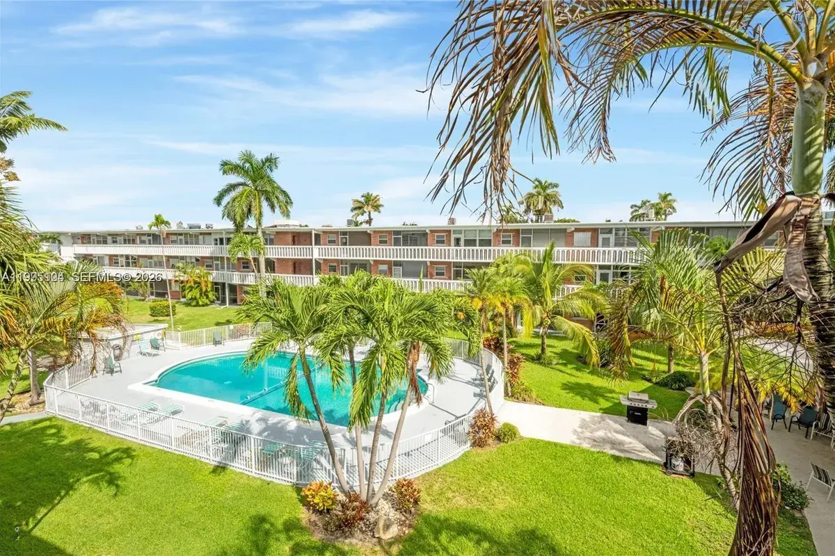 141 NE 10th Ave # 25C, Hallandale Beach FL 33009