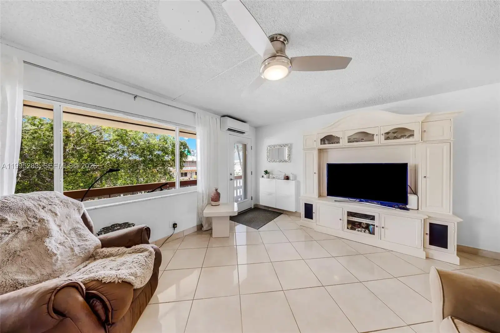 1015 SW 11th Ave # 15K, Hallandale Beach FL 33009 photo 4