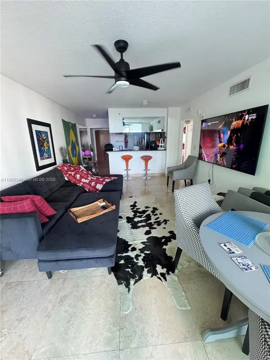 31 SE 5th St # 1402, Miami FL 33131 photo 4