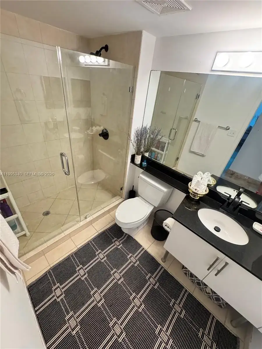 31 SE 5th St # 1402, Miami FL 33131 photo 5