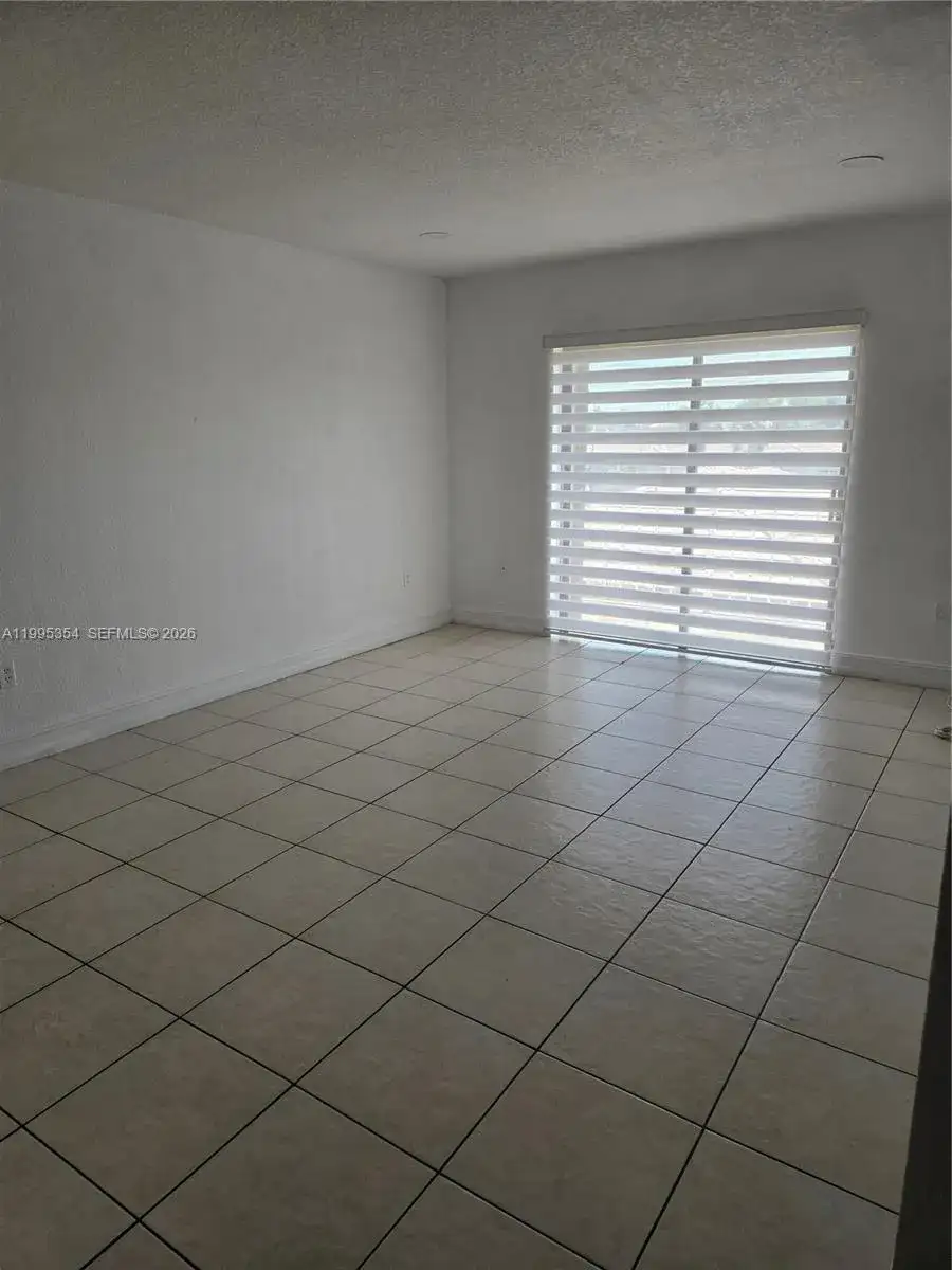 8425 NW 8th St # 409, Miami FL 33126 photo 2
