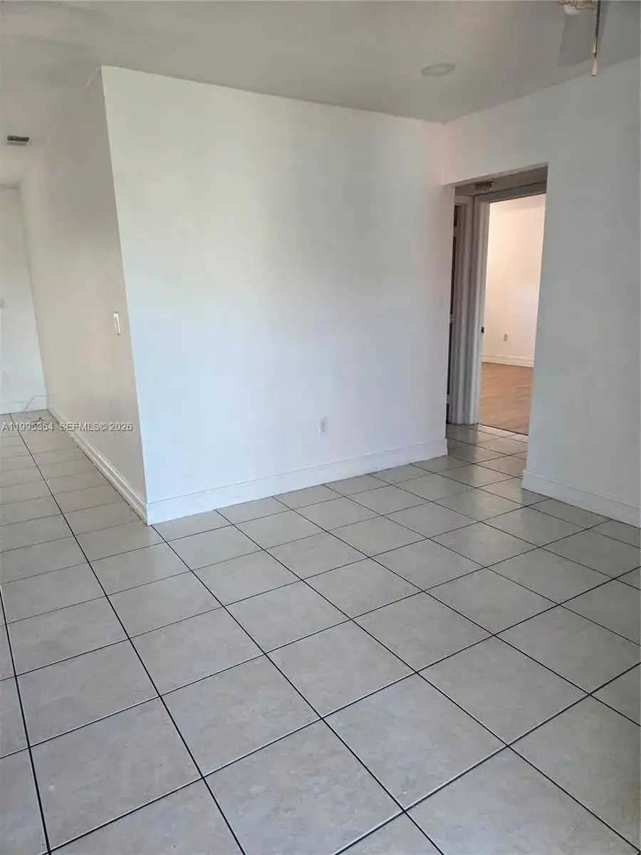 8425 NW 8th St # 409, Miami FL 33126 photo 5