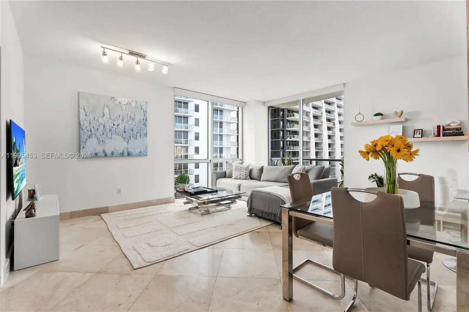 1060 Brickell Ave # 2117, Miami FL 33131 photo 2