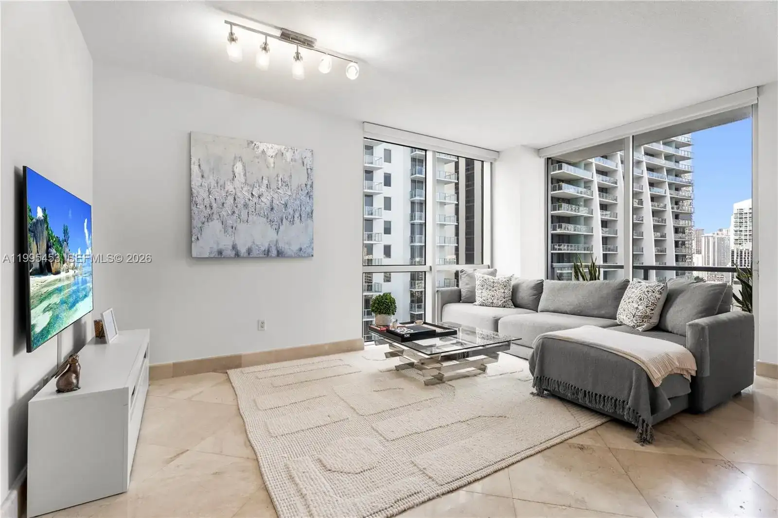 1060 Brickell Ave # 2117, Miami FL 33131 photo 3