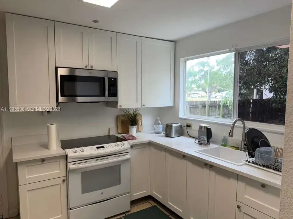 3 SW 7th Ave, Dania Beach FL 33004 photo 2