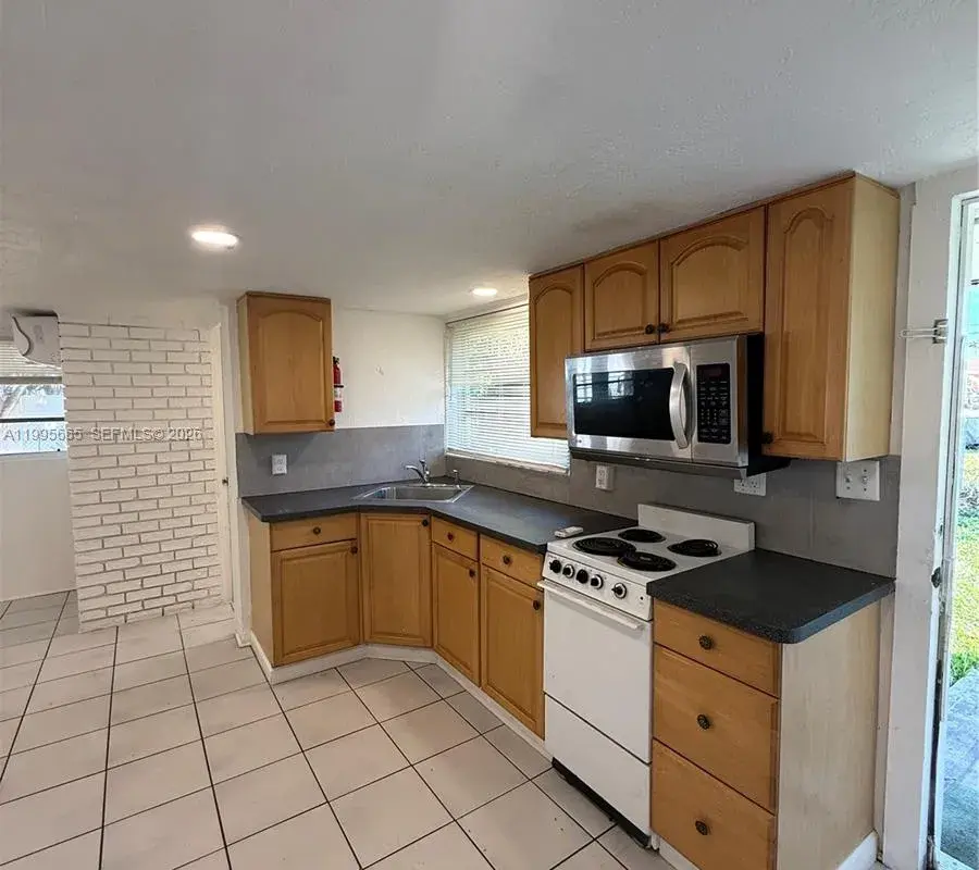 1101 N 58th Ave # 4, Hollywood FL 33021