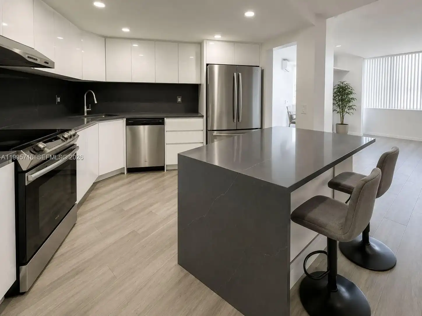 2750 NE 183rd St # 2407, Aventura FL 33160