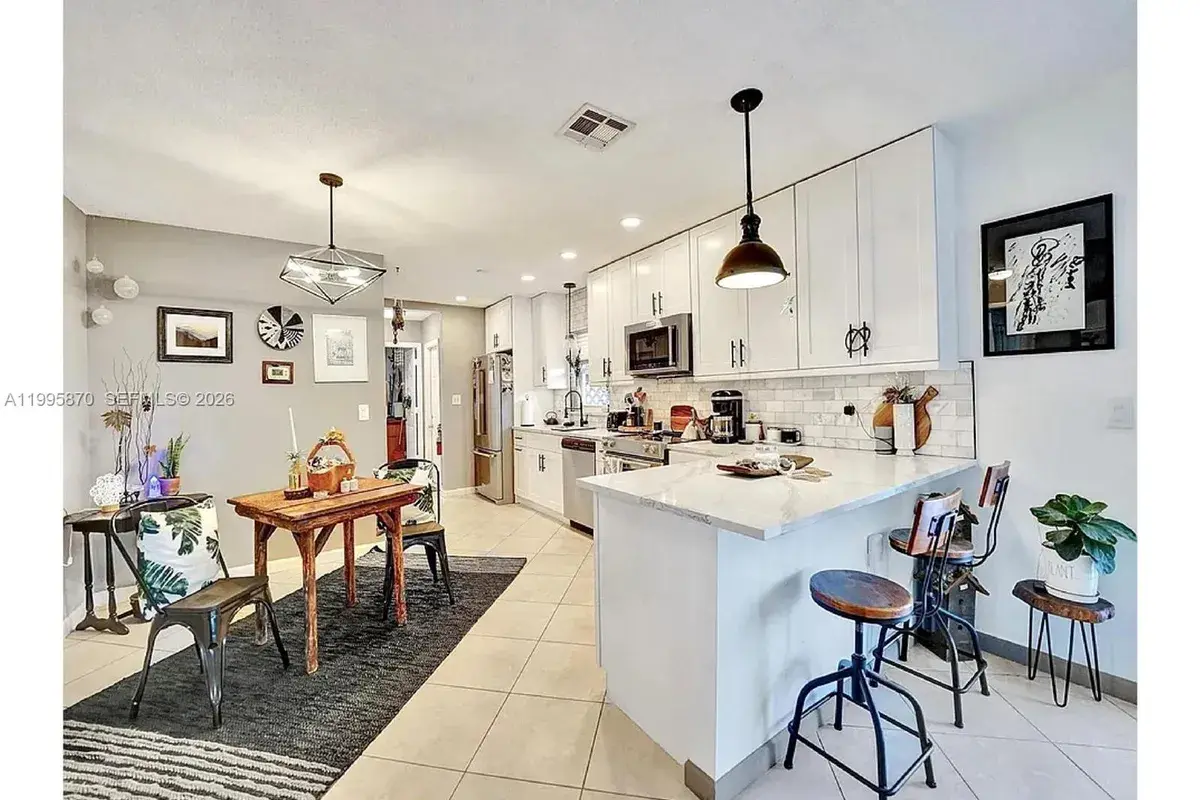 381 NE 42nd St, Oakland Park FL 33334