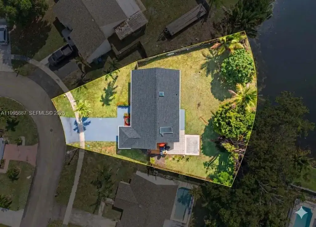 2710 Azalea Ave, Miramar FL 33025 photo 3