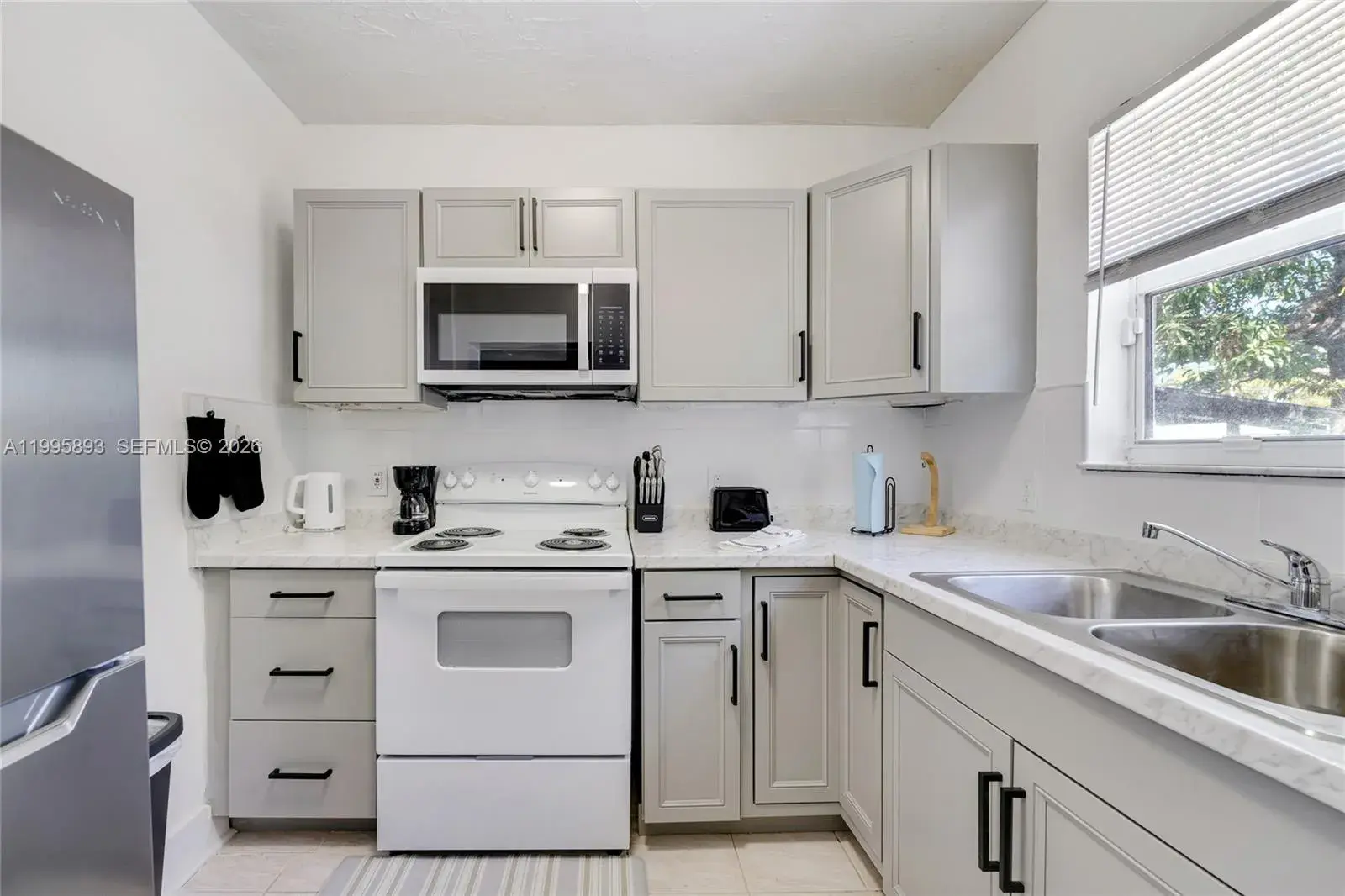 1283 NW 45th St, Miami FL 33142