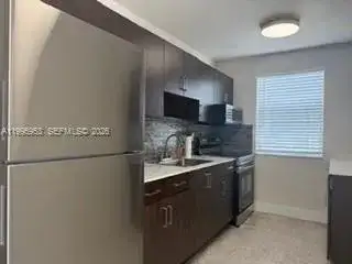 1607 NW 16th Ave # 1, Miami FL 33125 photo 2