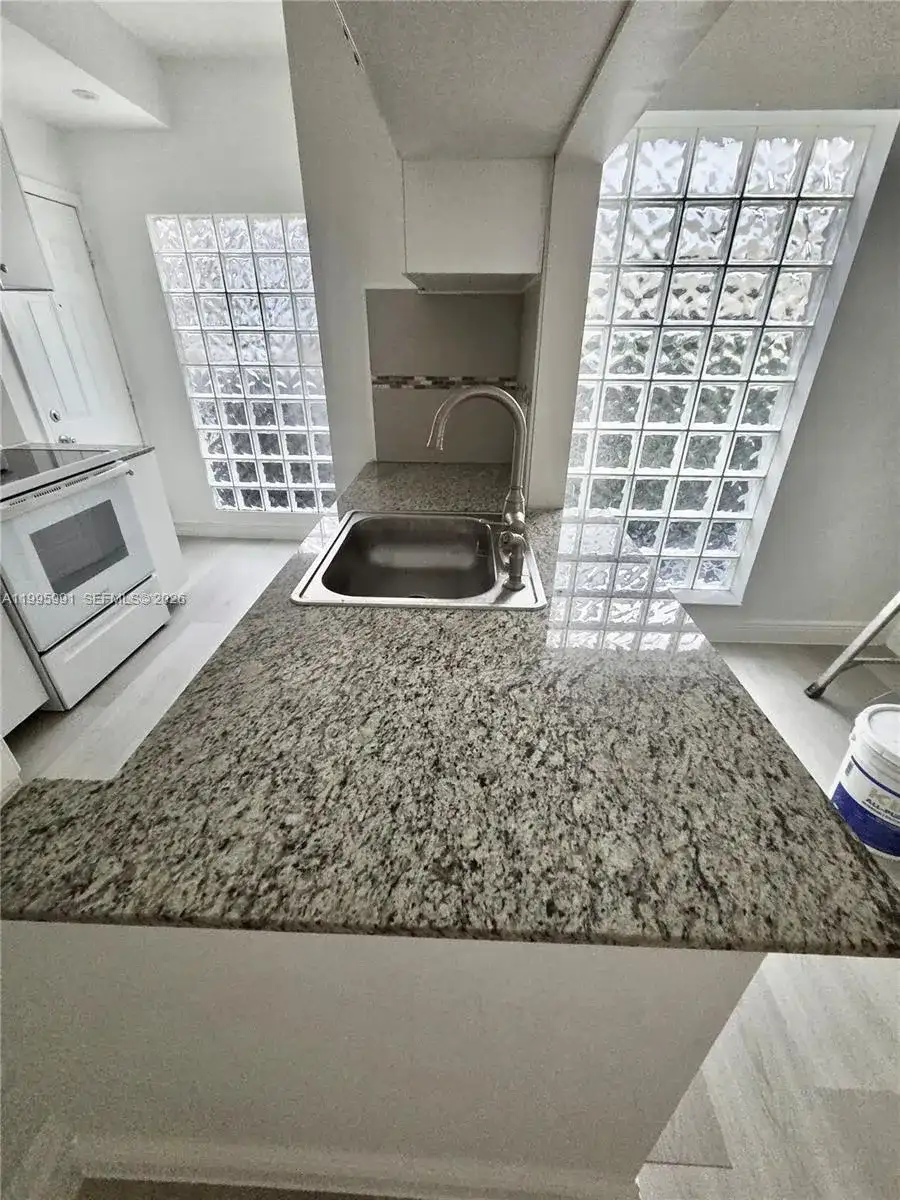 568 SW 3rd St # 566, Miami FL 33130 photo 2