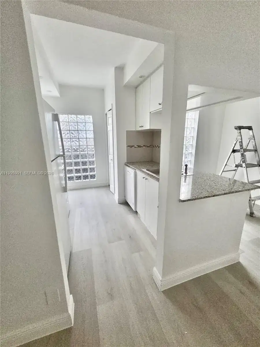 568 SW 3rd St # 566, Miami FL 33130 photo 4