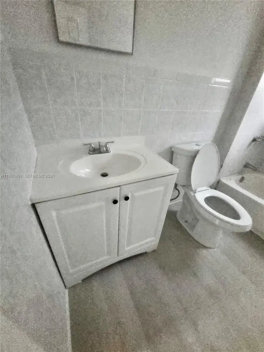 568 SW 3rd St # 566, Miami FL 33130 photo 5