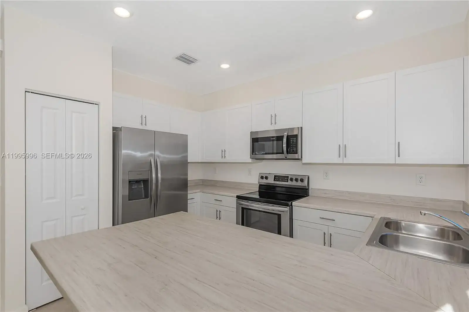 14732 SW 181 Terrace, Miami FL 33187 photo 4