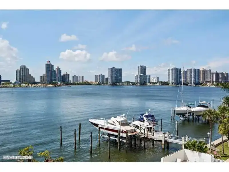 17878 N BAY RD # 307, Sunny Isles Beach FL 33160 photo 2