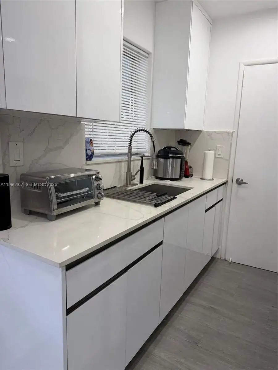 821 NE 6th St # 2, Hallandale Beach FL 33009 photo 3