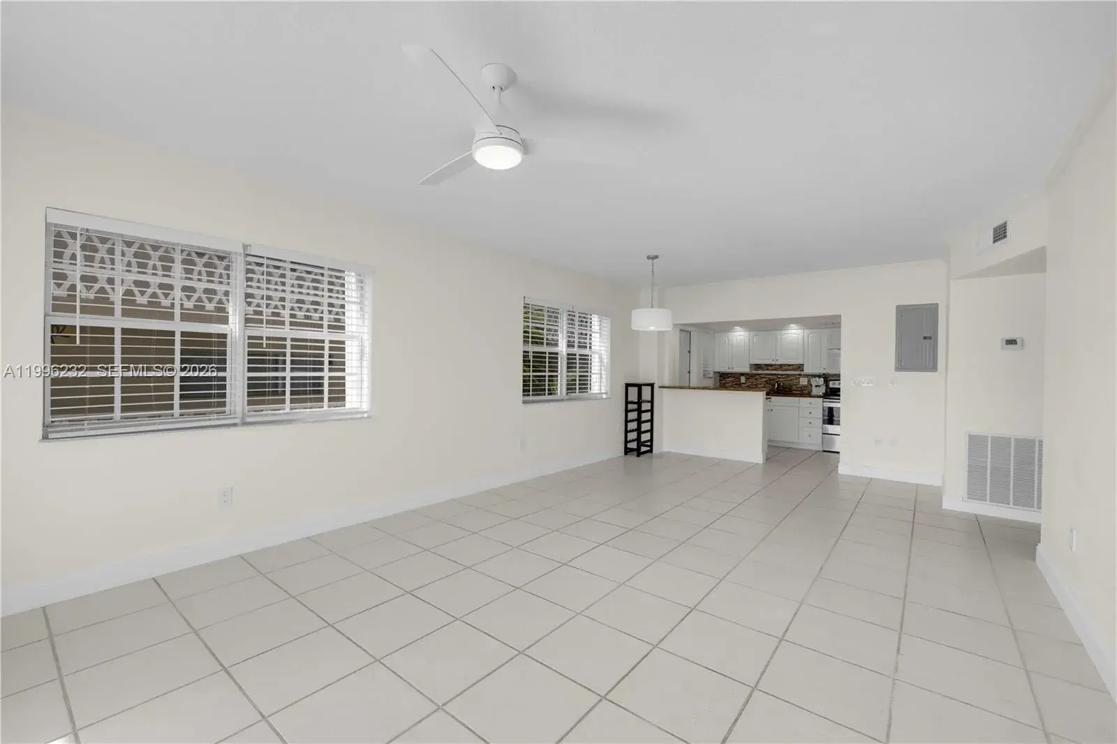 462 Golden Isles Dr # 210, Hallandale Beach FL 33009