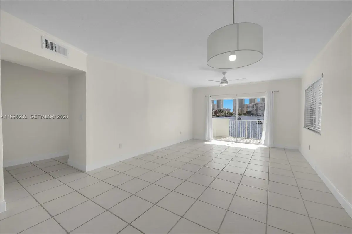 462 Golden Isles Dr # 210, Hallandale Beach FL 33009