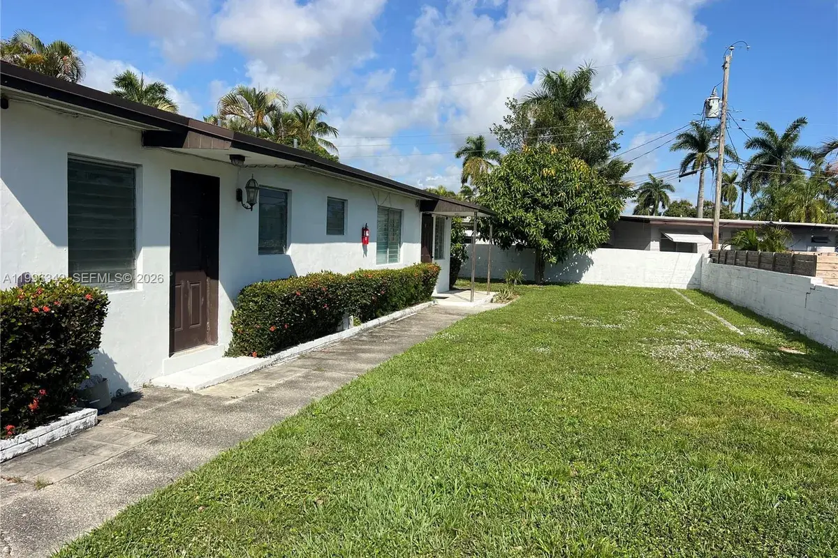 809 NE 2nd St # 2, Hallandale Beach FL 33009