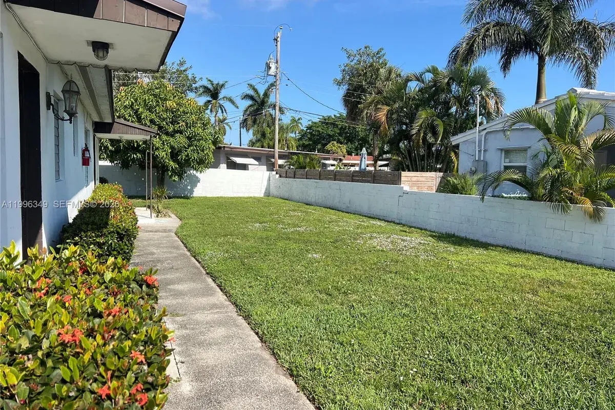 809 NE 2nd St unit 1-2, Hallandale Beach FL 33009