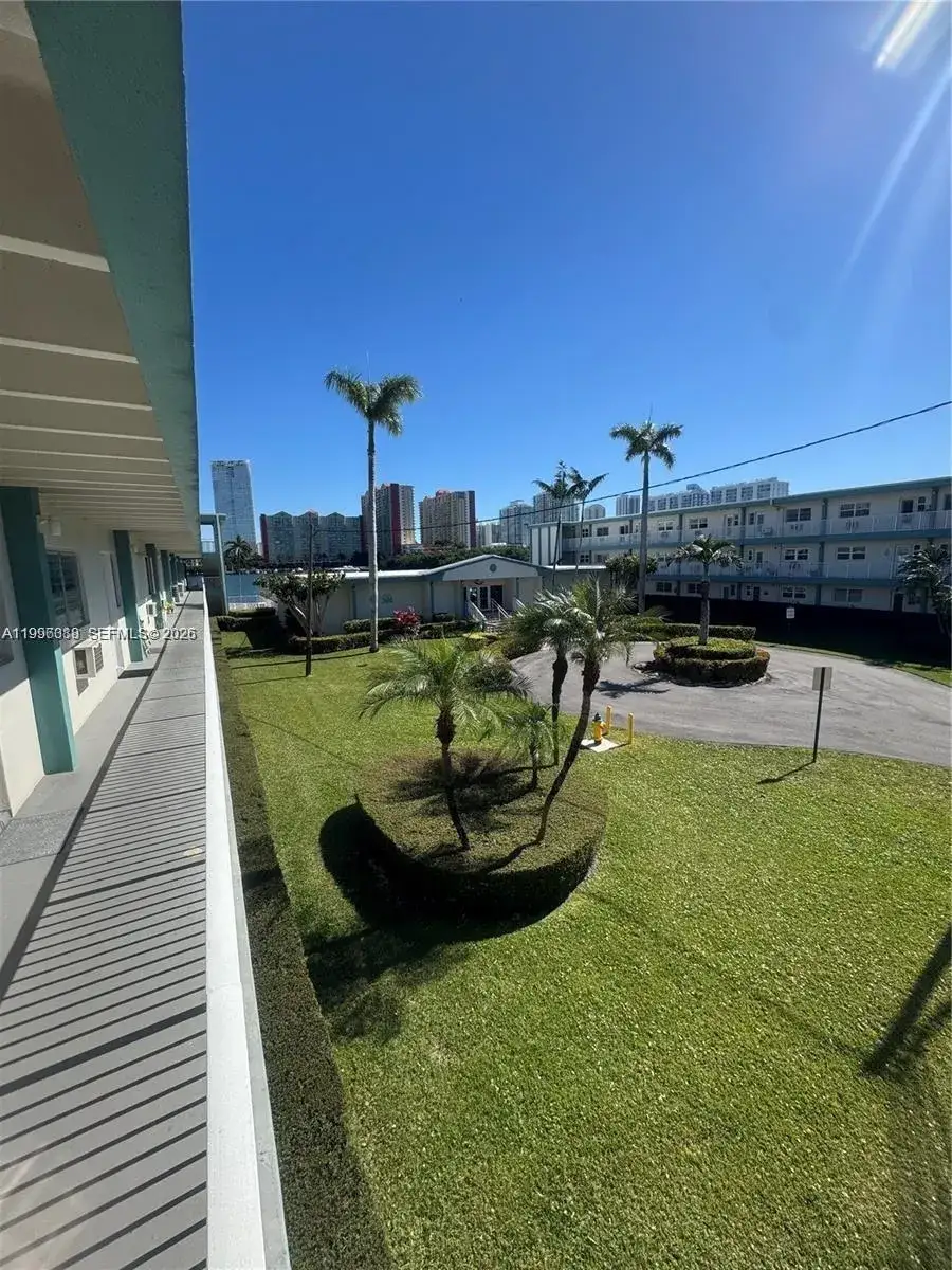 3923 NE 166th St # N208, North Miami Beach FL 33160