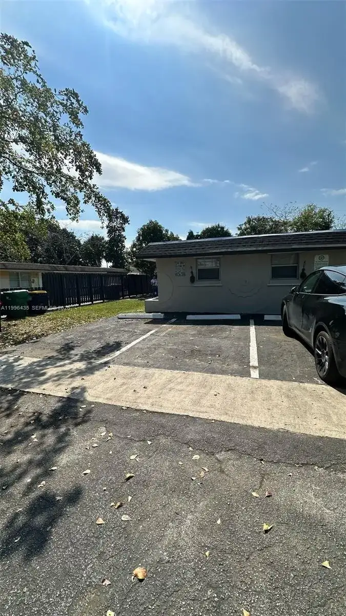 715 SW 6th St, Dania Beach FL 33004 photo 2