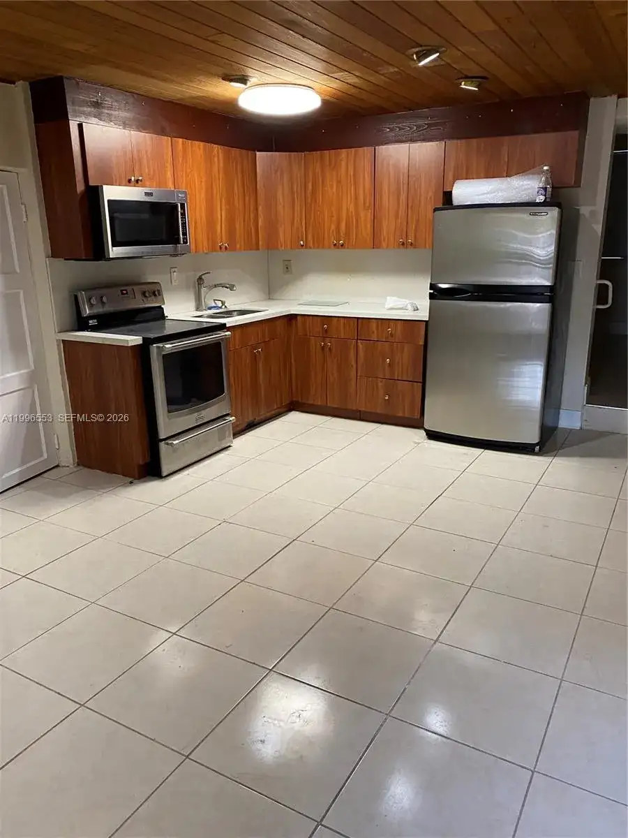 1051 SW 3rd St # 3, Miami FL 33130 photo 4