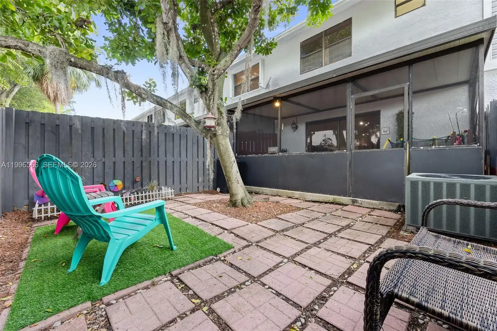 10500 NW 3rd St, Pembroke Pines FL 33026 photo 4