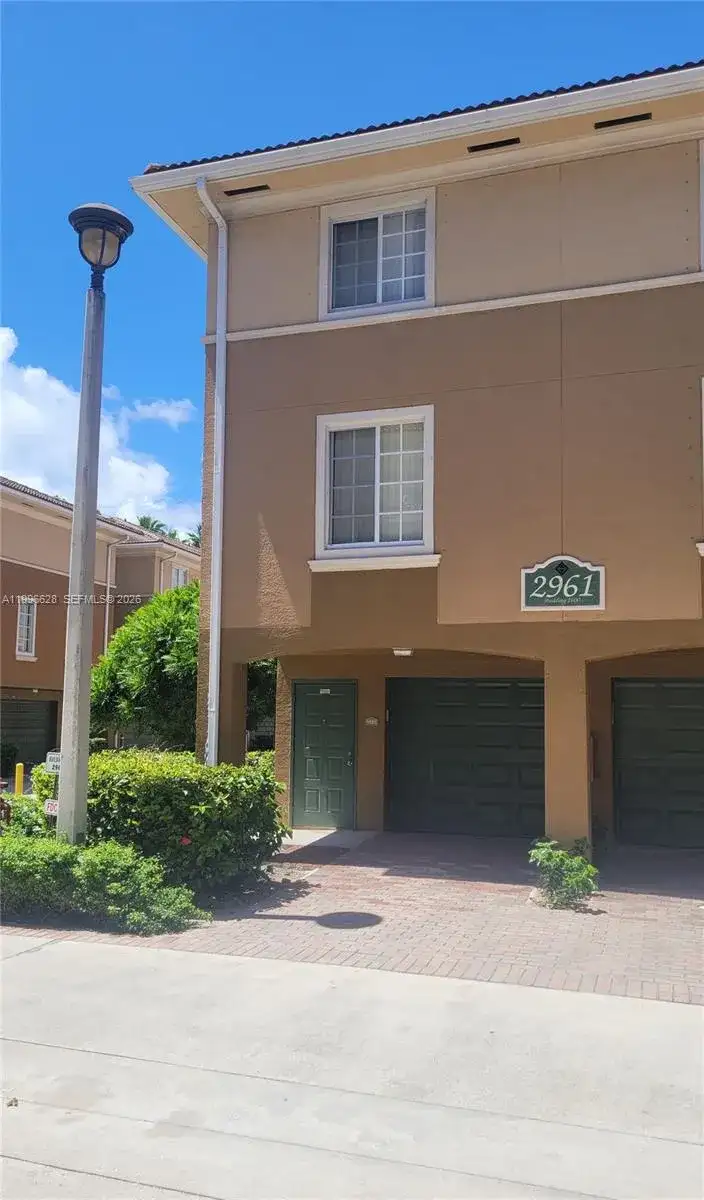 2961 NE 185th St # 1607, Aventura FL 33180 photo 2