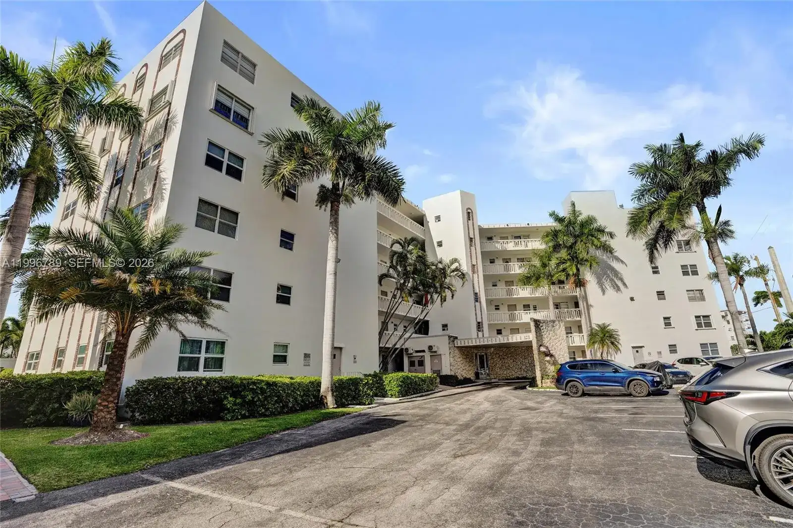 3181 S Ocean Dr, Hallandale Beach FL 33009 photo 3