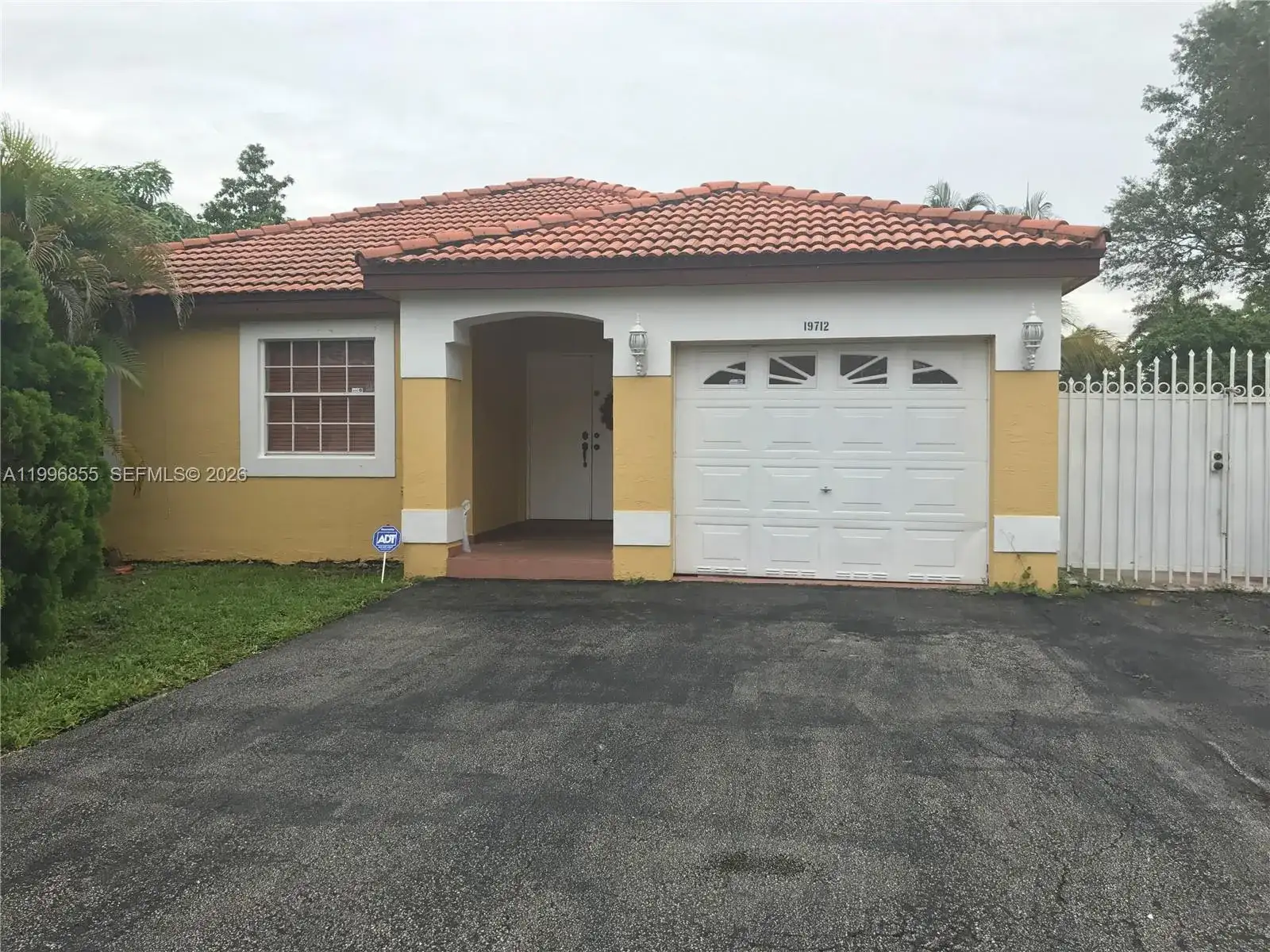19712 NW 82nd Pl, Hialeah FL 33015 photo 4
