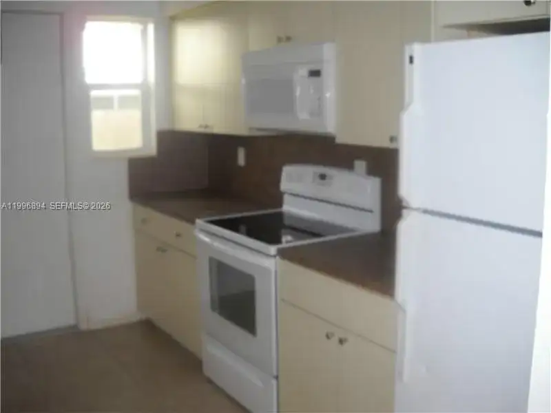 1040 92 ST # 3, Bay Harbor Islands FL 33154 photo 4