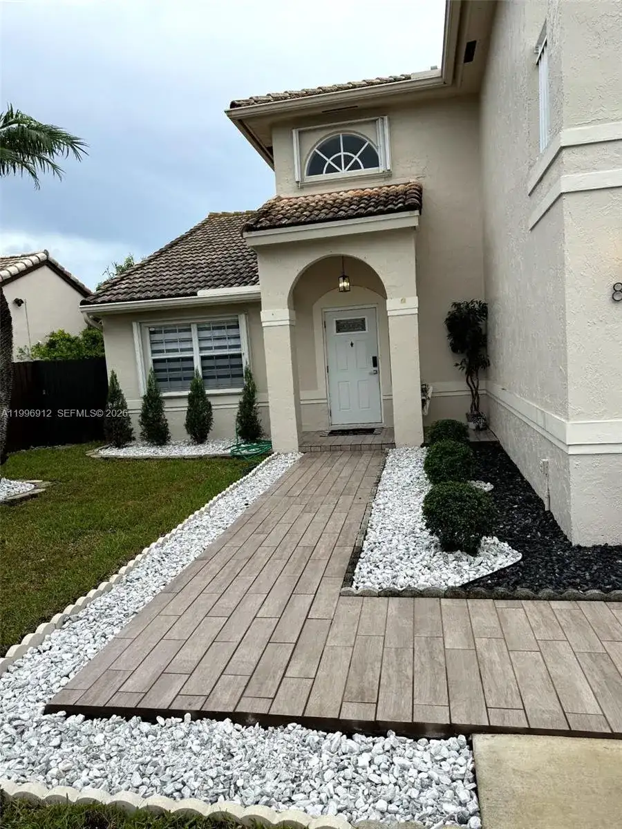 8353 SW 161st Pl, Miami FL 33193 photo 2
