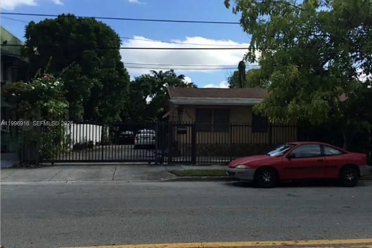 2528 SW 16th St, Miami FL 33145