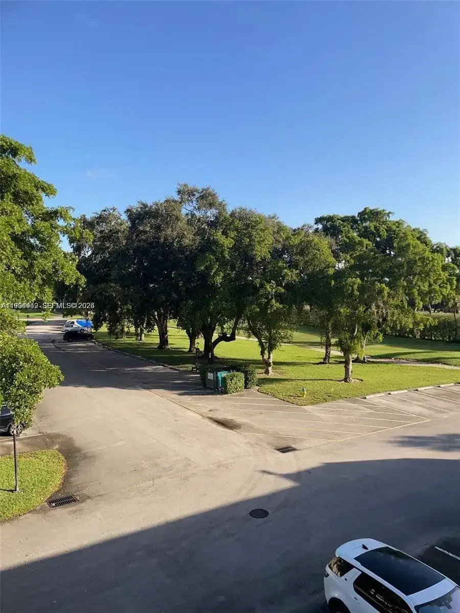 8940 S Hollybrook Blvd # 306, Pembroke Pines FL 33025 photo 2