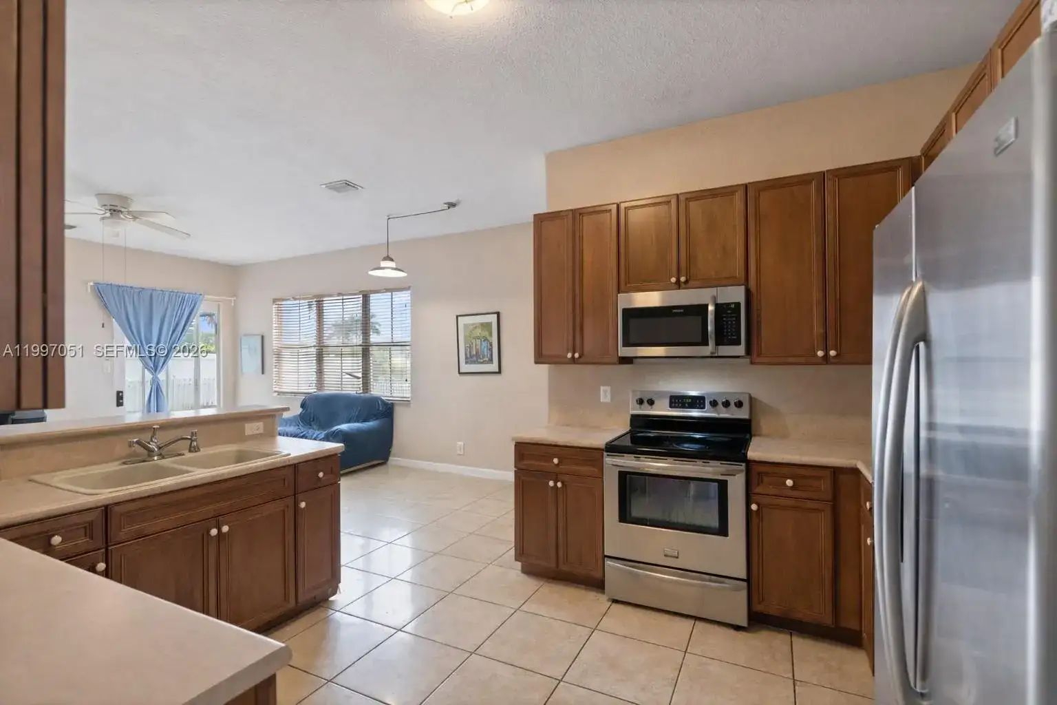 8968 NW 180th Ter, Hialeah FL 33018 photo 4