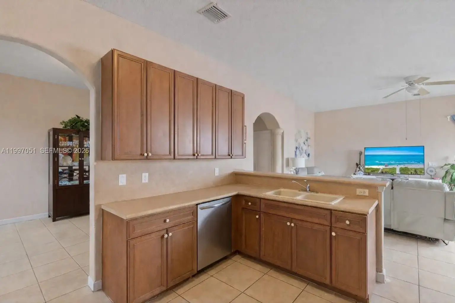8968 NW 180th Ter, Hialeah FL 33018 photo 5