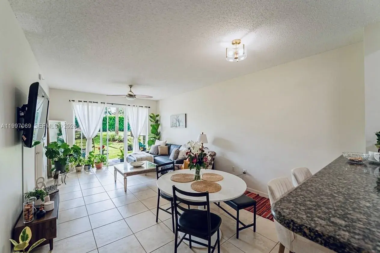 27 Royal Palm Way # 102, Boca Raton FL 33432