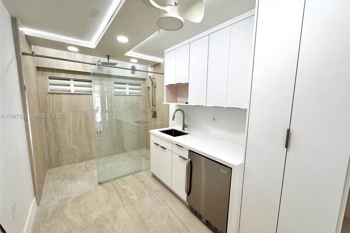 2899 Collins Ave # 6, Miami Beach FL 33140