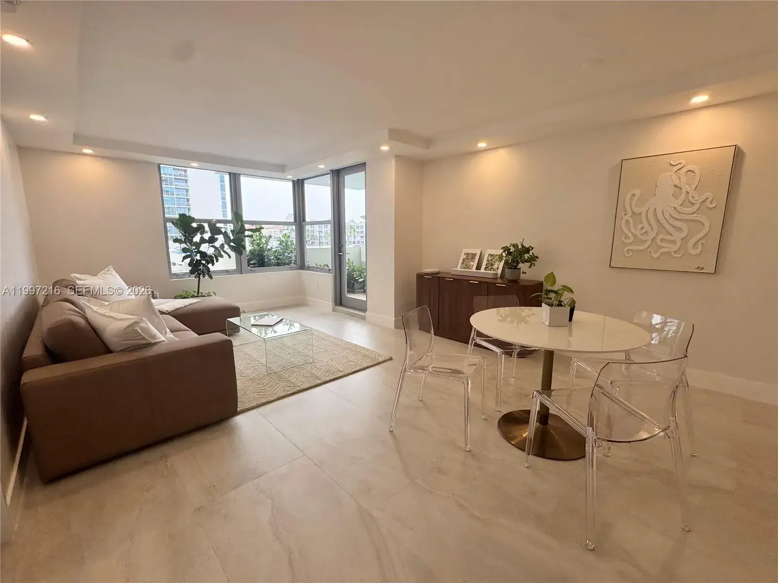 1 bedroom 1 bath Residential for sale at 2899 Collins Ave # 424, Miami Beach FL 33140