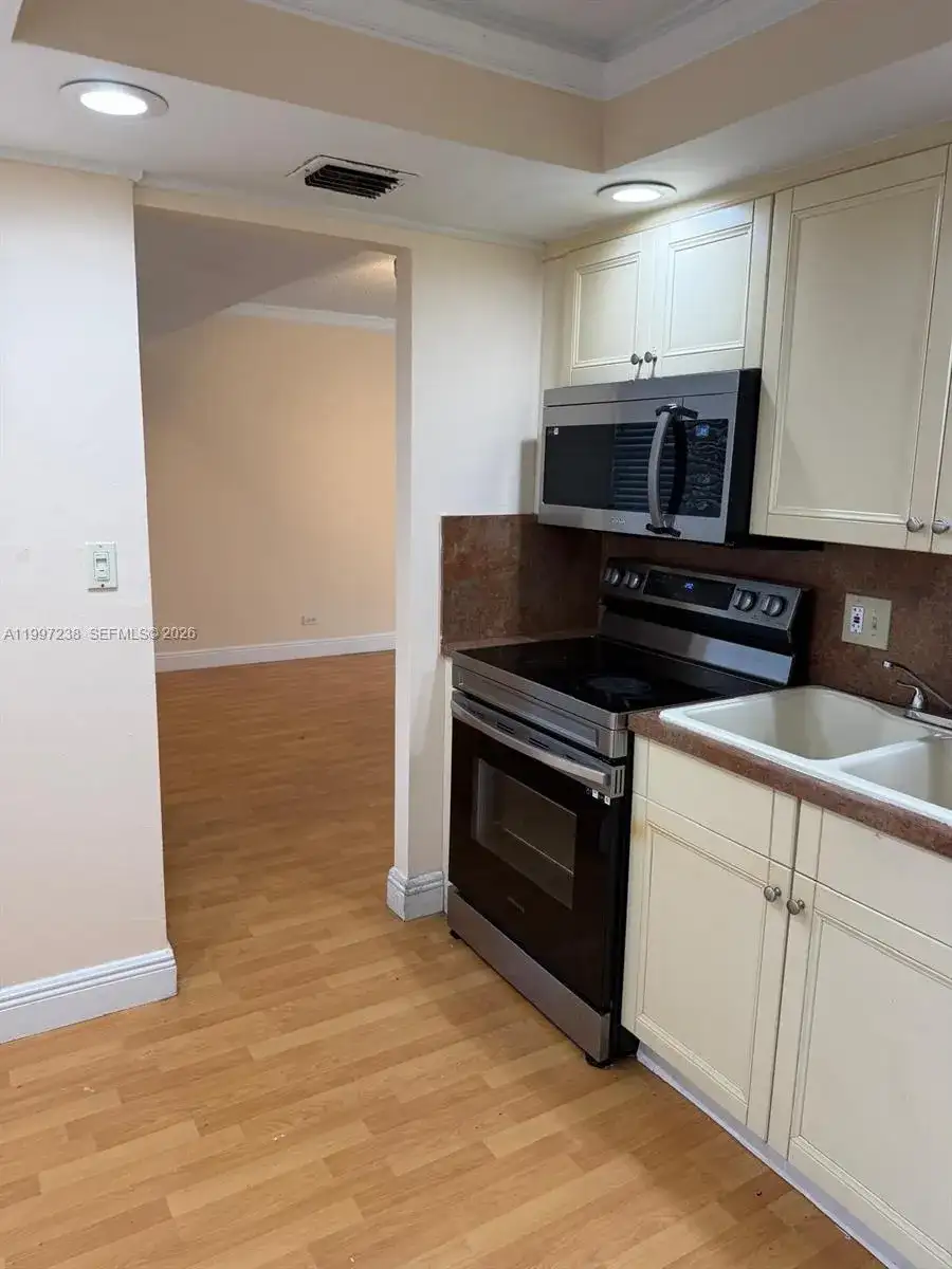 447 NE 195th St # 309, Miami FL 33179 photo 2