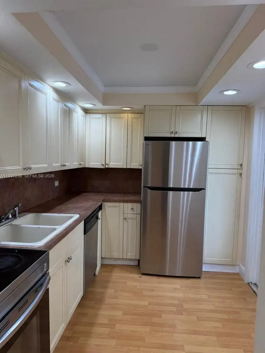 447 NE 195th St # 309, Miami FL 33179 photo 3