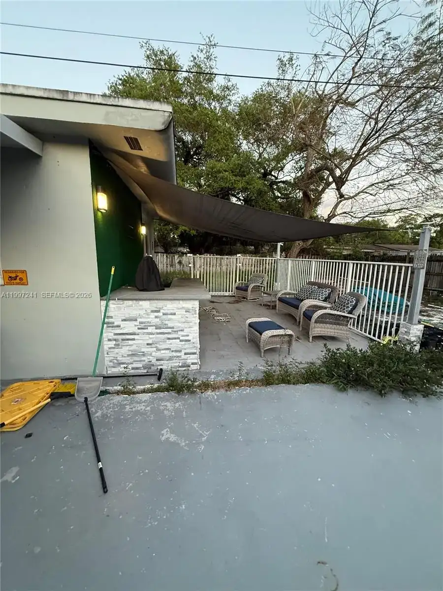 502 NE 163rd St, Miami FL 33162 photo 4