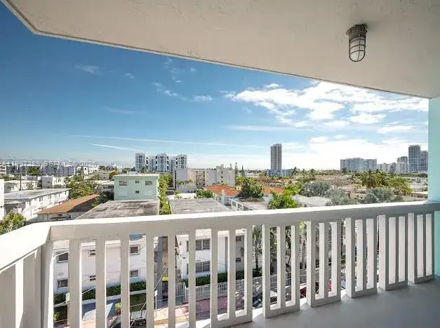 1 bedroom 1 bath Residential for sale at 7620 Carlyle Ave # 606, Miami Beach FL 33141