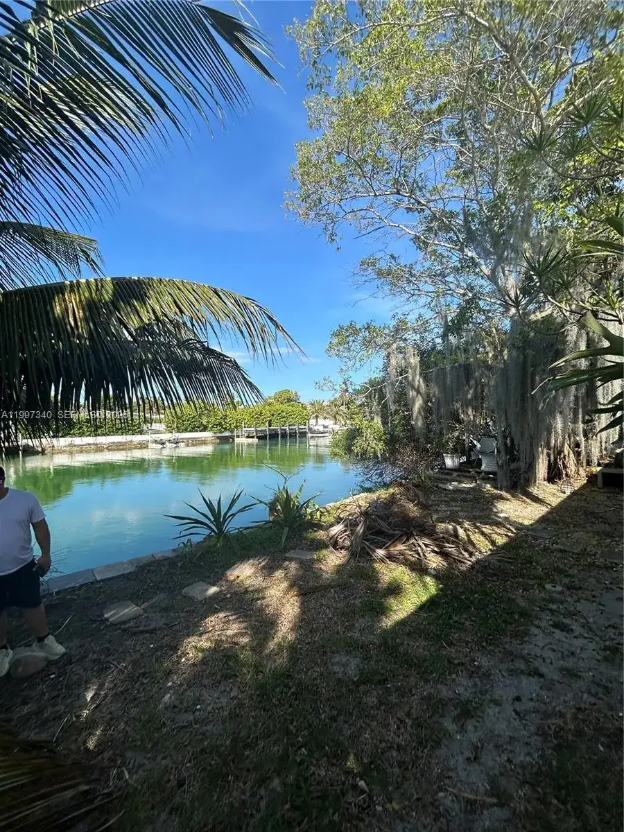 1795 Calais Dr # 2, Miami Beach FL 33141 photo 2