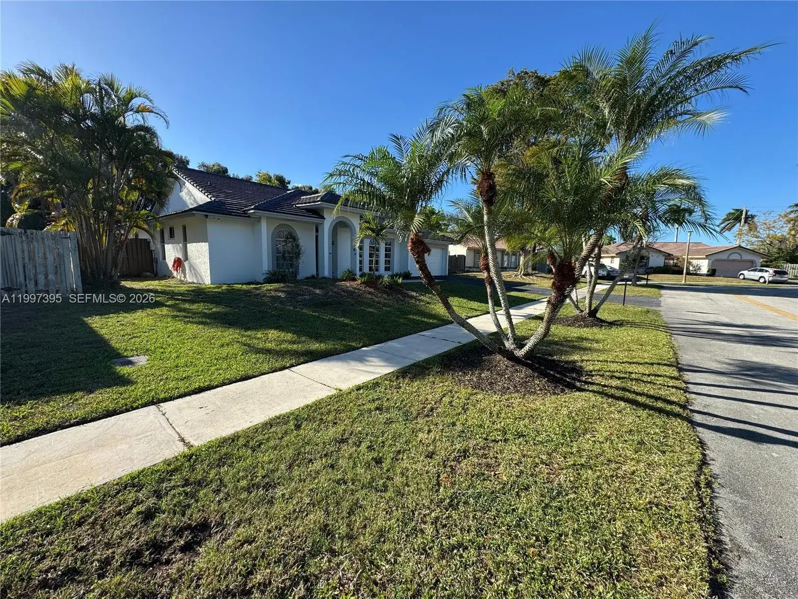 427 SW 169th Ter, Weston FL 33326 photo 2