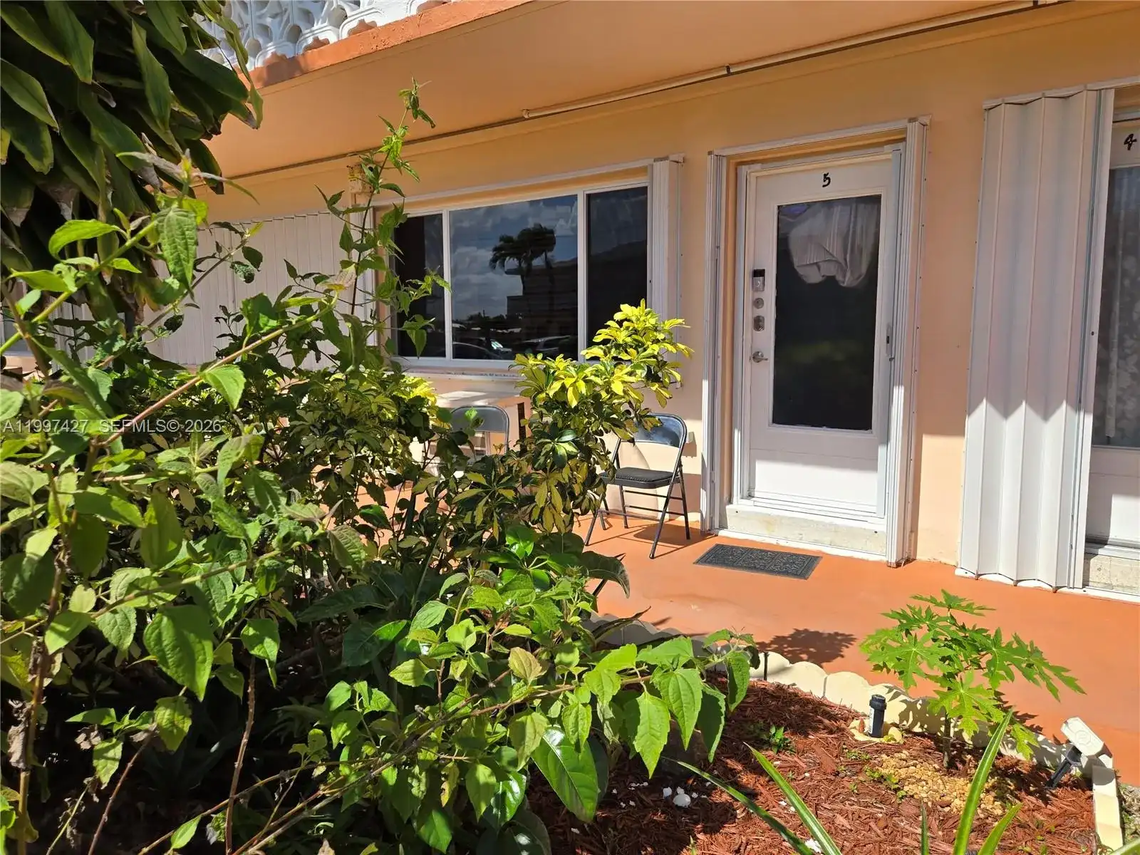 820 SW 11th Ave # 5B, Hallandale Beach FL 33009