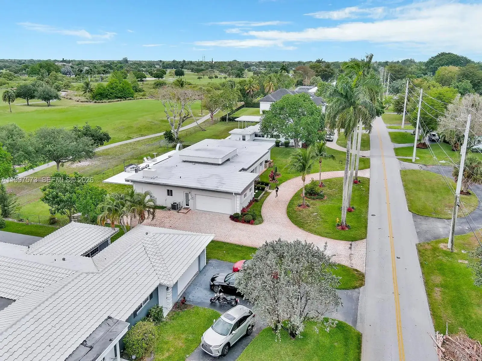 621 E Tropical Way, Plantation FL 33317 photo 3