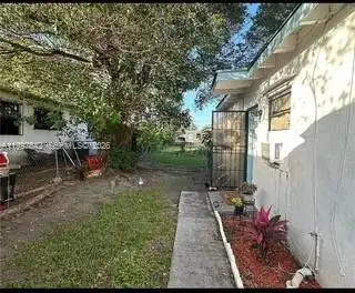 1785 NW 56th St, Miami FL 33142 photo 4
